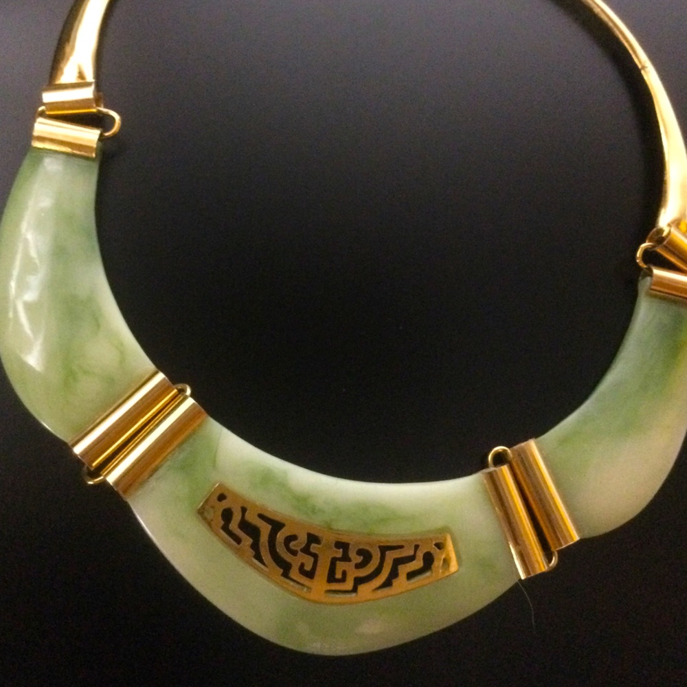 Vintage lucite jade gold tone necklace